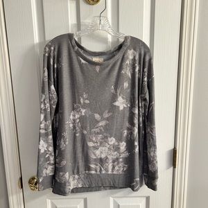 Chaser brand sweater/sweatshirt, size medium.